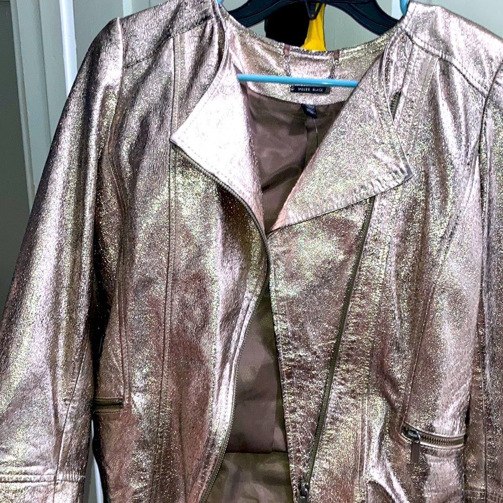 Gold metallic vintage White House Black market jacket to keep you warm☺️